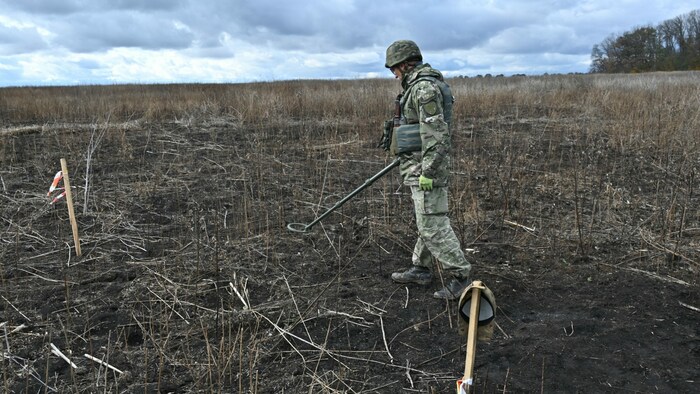An der Minenräumung in der Ukraine beteiligen sich Polizei und Armee, unterstützt von ...