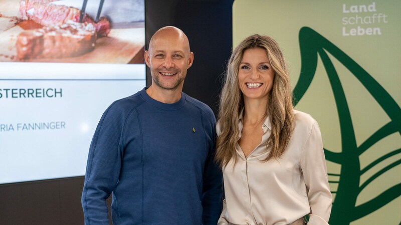 „Wer nichts weiß muss alles essen“ - der preisgekrönte Podcast der „Land schafft Leben“ Gründer Maria Fanninger und Hannes Royer geht Lebensmittelproduktion auf die Spur.   (Bild: land schafft Leben)