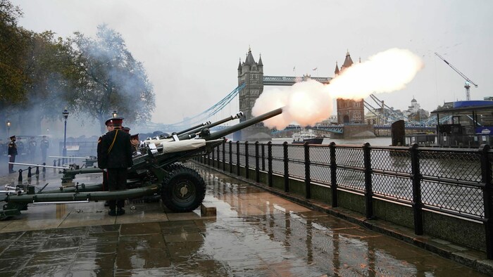 Zum Geburtstag von König Charles wurden in London Salutschüsse abgefeuert.