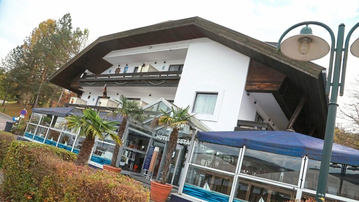 Das Hotel befindet sich in bester Lage.