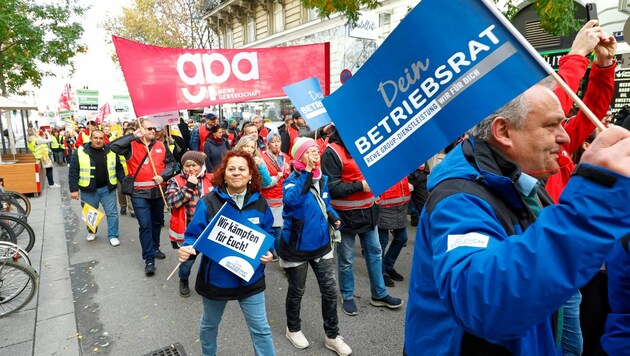 Die Metaller streiken bereits, die Handelsbeschäftigten gingen am Dienstag in Wien auf die Straße. (Bild: Reinhard Holl)