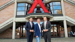 Von links: Bürgermeister Josef Wallner, Aids-Hilfe-Chef Manfred Rupp und Landesrat Karlheinz Kornhäusl (Bild: Josef Fürbass)