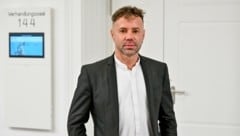 Jürgen V. (47, oben) ließ sich die Nase lasern, ist mit dem Ergebnis aber sehr unzufrieden.