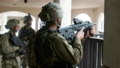 Die israelischen Streitkräfte veröffentlichten Bilder von Soldaten in Al-Shati, einem Stadtteil von Gaza-Stadt. (Bild: IDF)