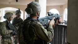 Die israelischen Streitkräfte veröffentlichten Bilder von Soldaten in Al-Shati, einem Stadtteil von Gaza-Stadt. (Bild: IDF)