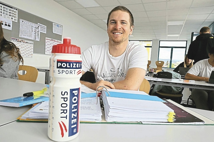 Nebenbei absolviert Fabio Gstrein die Polizei-Ausbildung.