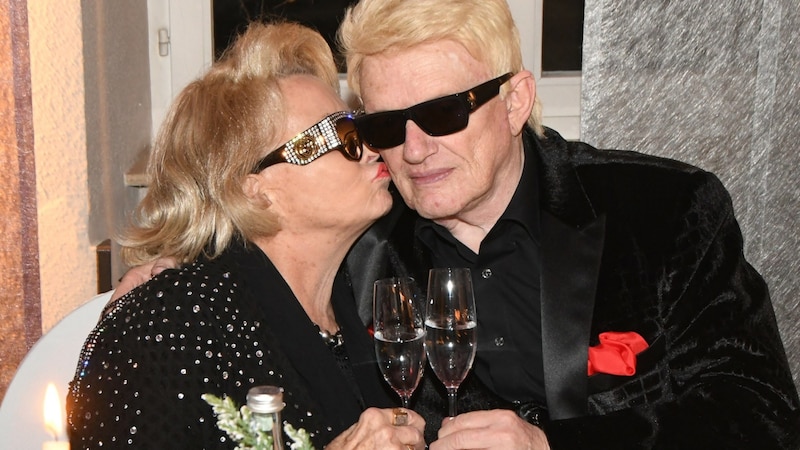 Following the death of his wife Hannelore, Helmut Werner, his wife and son have become Heino's new family. (Bild: Görgen, Manfred / Action Press / picturedesk.com)