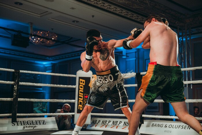 Sergio Odabai bei der zwölften Bounce Fight Night gegen Seiran Engel.