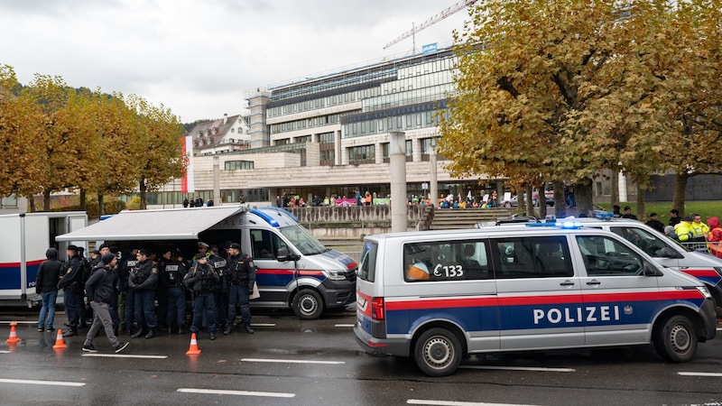 Die Polizei ist im Falle einer unangemeldeten Demo verpflichtet, den Platz zu räumen. (Bild: ALEXANDRA_SERRA_FOTO_SERRA_BREGENZ_OESTERREICH)