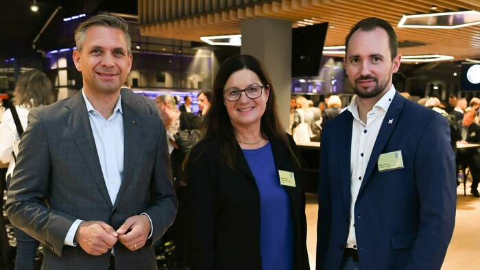 Soziallandesrat Wolfgang Hattmannsdorfer, Romana Pixner (Integratives Reitzentrum) und Markus ...