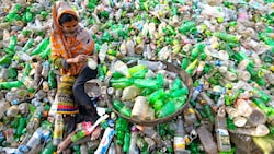 Die weltweite Plastikverschmutzung ließe sich den Vereinten Nationen zufolge deutlich reduzieren. Aber wie? Ein globales Abkommen soll dabei helfen. Die Verhandlungen stehen an einem wichtigen Punkt (Bild: Joy Saha / Zuma / picturedesk.com)