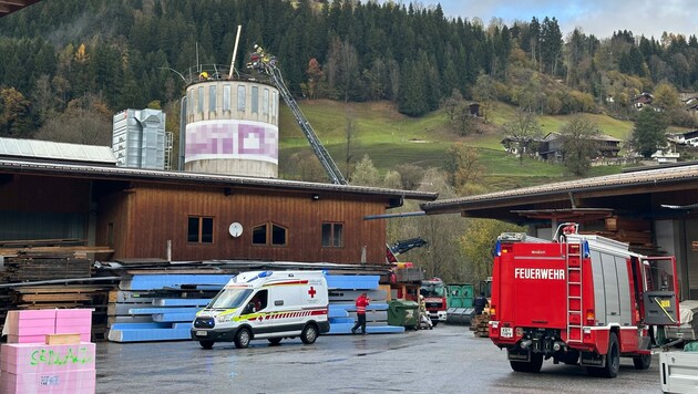 Schwerer Arbeitsunfall bei einer Firma in Westendorf. (Bild: zoom.tirol)