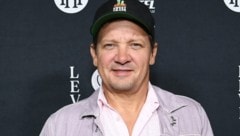 Das Studio wollte Jeremy Renner nach seinem schweren Unfall nur noch die Hälfte für seine Rolle zahlen.  (Bild: APA/Getty Images via AFP/GETTY IMAGES/Jon Kopaloff)