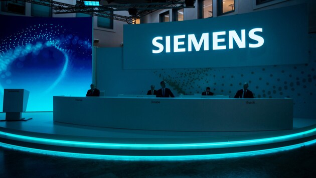 Siemens hat das vergangene Geschäftsjahr mit einem Rekordgewinn abgeschlossen. (Bild: AFP)