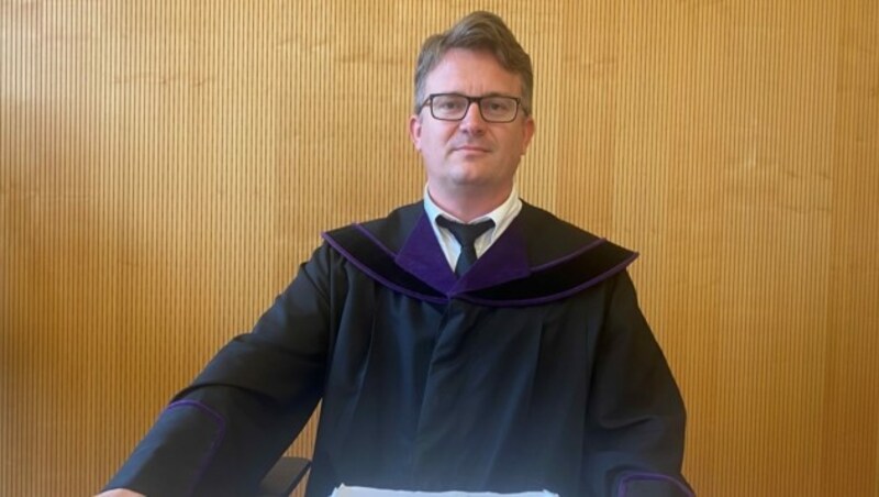 Richter Dieter Nußbaumer, hofft, dass der Angeklagte noch die Kurve kratzt und vom Alkohol loskommt. Er verurteilte den Mann zu einer Bewährungsstrafe. (Bild: Chantall Dorn)