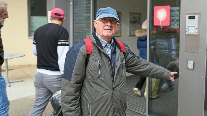 Herr U. musste bisher vor der Türe warten, während andere unkontrolliert das Haus betreten ...
