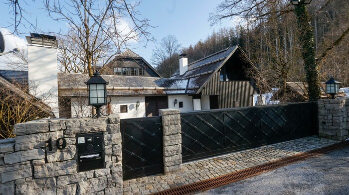 Der Uferweg rund um den Fuschlsee führt direkt an der Abramowitsch-Villa vorbei
