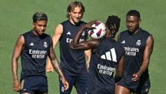 David Alaba, Luka Modric und Co. müssen auf ihren Mittelfeldmann Eduardo Camavinga verzichten. (Bild: APA/AFP/JAVIER SORIANO)