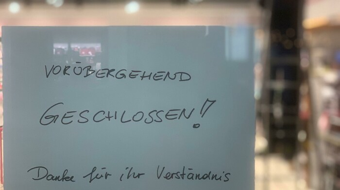 Die Aufräum- und Trocknungsarbeiten laufen auf Hochtouren.