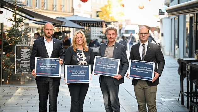 Die FP-Politiker Ralph Schäfer, Christa Raggl- Mühlberger, Gerhard Kroiß und Paul Hammerl (v. l.) sind im Clinch mit SP, VP und Grünen. (Bild: Wenzel Markus)