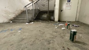 Beim Lokalaugenschein in der Ekelgarage im ehemaligen CityCenter beim Bahnhof bot sich der „Krone“ im Dezember vergangenen Jahres ein grauenvoller Anblick. (Bild: Benedict Grabner)