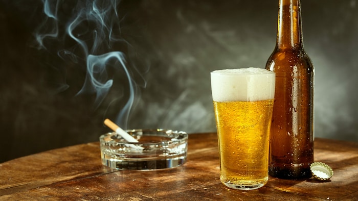 Rauchen und Alkohol schwächen das Immunsystem.