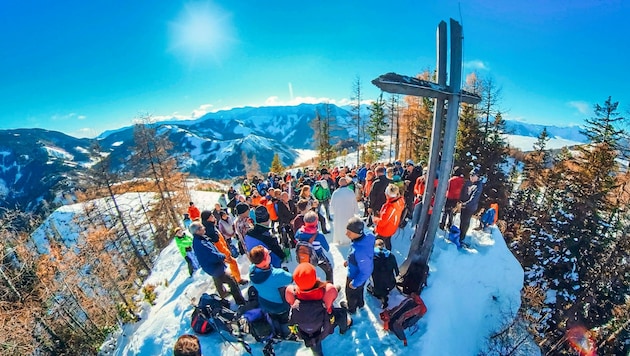 Jeden Adventsonntag geht es auf einen Bergipfel - hier die Topitza bei Bad Eisenkappel. (Bild: Hannes Wallner)