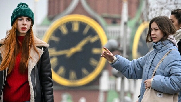 Russische Frauen in der Moskauer Innenstadt (Bild: APA/AFP/Alexander NEMENOV)