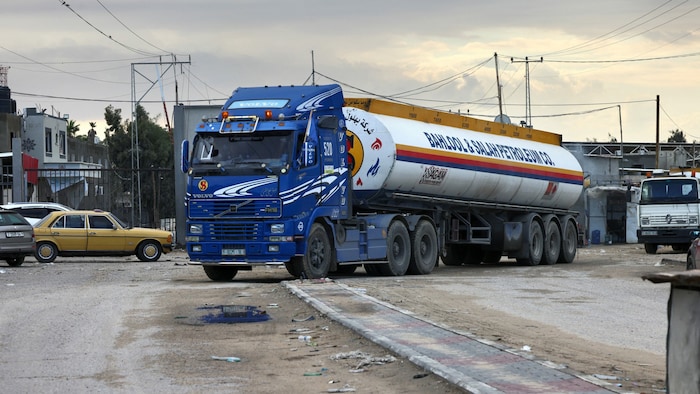 Ein Lastwagen mit Treibstoff im südlichen Gazastreifen