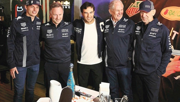 Verstappen, Pérez, Marko und Newey gratulierten Christian Horner. (Bild: GEPA pictures)