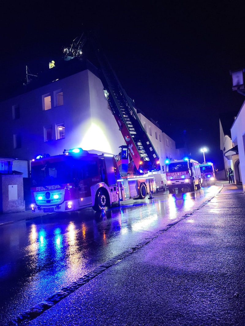 Die Feuerwehr Schwaz war umgehend vor Ort. (Bild: ZOOM.TIROL)