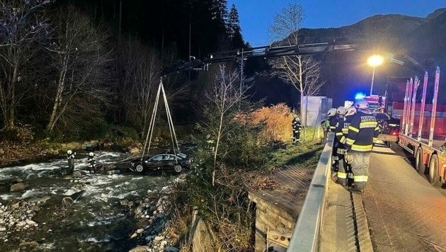 Insgesamt drei Feuerwehren waren bei den Bergungsarbeiten beteiligt. (Bild: FF Radenthein)