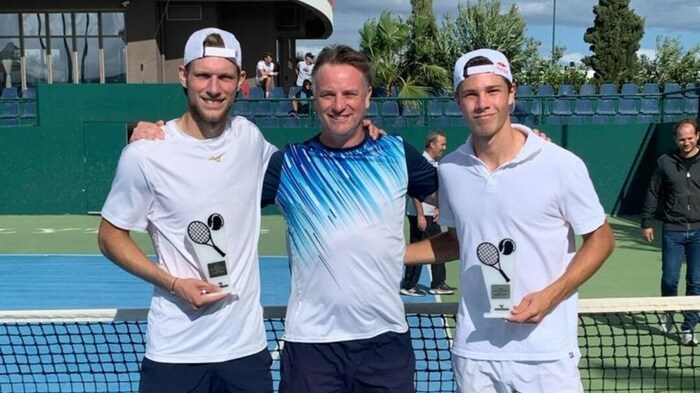 Neil Oberleitner, Coach Philip Gille und Joel Schwärzler.