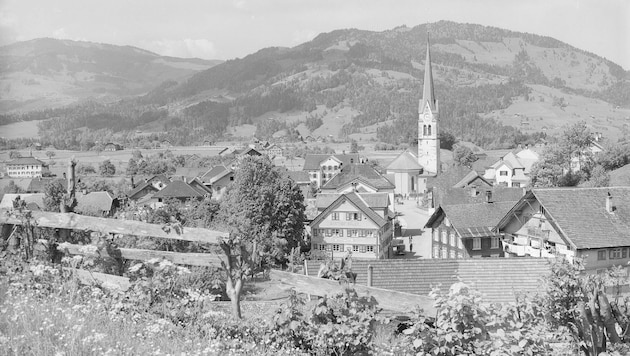Robert Schneider erinnert sich an seine Kindheit im Bregenzerwald. (Bild: Vorarlberger Landesbibliothek)
