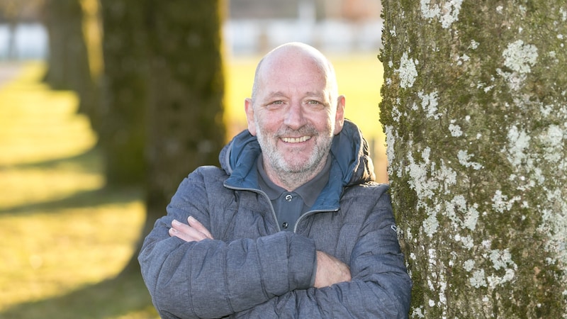 Der Schriftsteller Robert Schneider verfasst seit einigen Jahren regelmäßig Kolumnen für die „Krone“. (Bild: Mathis Fotografie)