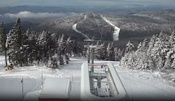 Der Ausblick vom Hochficht lädt bereits zum Skifahren ein. (Bild: skisport.com / webcams)