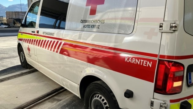Das Rote Kreuz musste die 74-jährige Lenkerin ins Krankenhaus Friesach bringen (Bild: Elisabeth Nachbar)