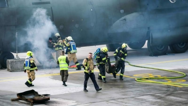 Linz, Oktober 2023: Feuer an Bord verhindert Abflug. (Bild: Horst Einöder)