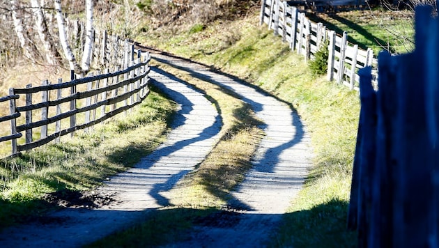 Hier, auf diesem Feldweg im Lungau, passierte der tragische Unfall. Zwei Jahre sind mittlerweile vergangen. (Bild: Gerhard Schiel)