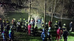 Die Frau und die beiden Kinder konnten unverletzt geborgen werden. (Bild: FF Althofen)