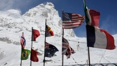 Der Wind war am Matterhorn auch am Sonntag zu stark. (Bild: AP)