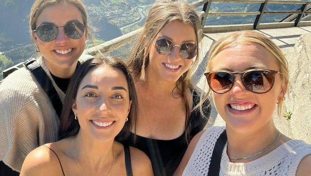 Rachel, Meg, Fallon und Angelique besuchten auf ihrem Trip durch Europa auch die Eisriesenwelt in Werfen.  (Bild: facebook.com/ChildrensMercy)