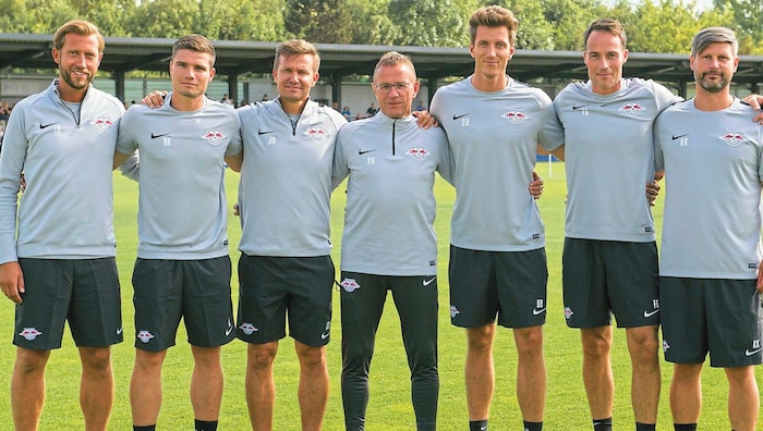 Bei Red Bull Leipzig lernte Klauß (2. voinst von Jesse Marsch und Österreichs Teamchef Ralf Rangnick.