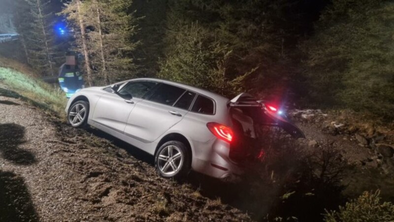 Das zweite Auto wurde von einer Baumgruppe gestoppt. (Bild: Freiwillige Feuerwehr Metnitz)