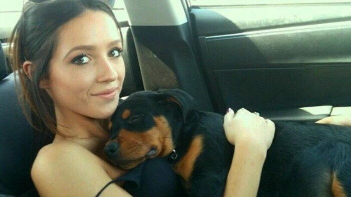 Tatum Goodwin (27) mit ihrem Hund „Brody“.