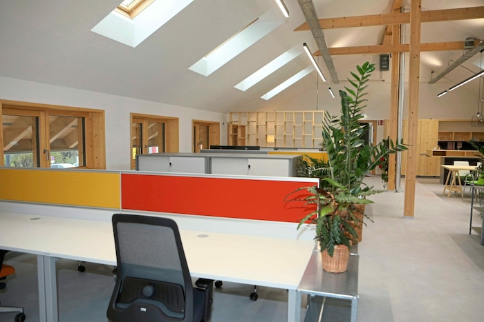 Offenes Konzept. Einige Arbeitsplätze sind noch frei.