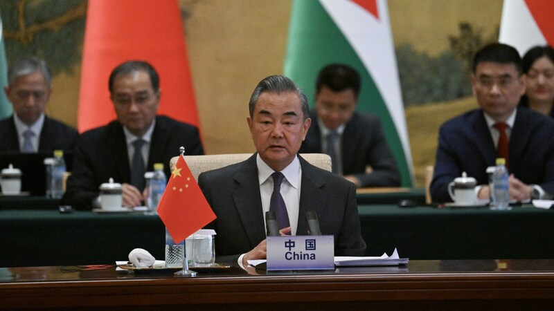 Wang describe las recientes elecciones presidenciales como "elecciones locales en una parte de China". (Bild: AFP)