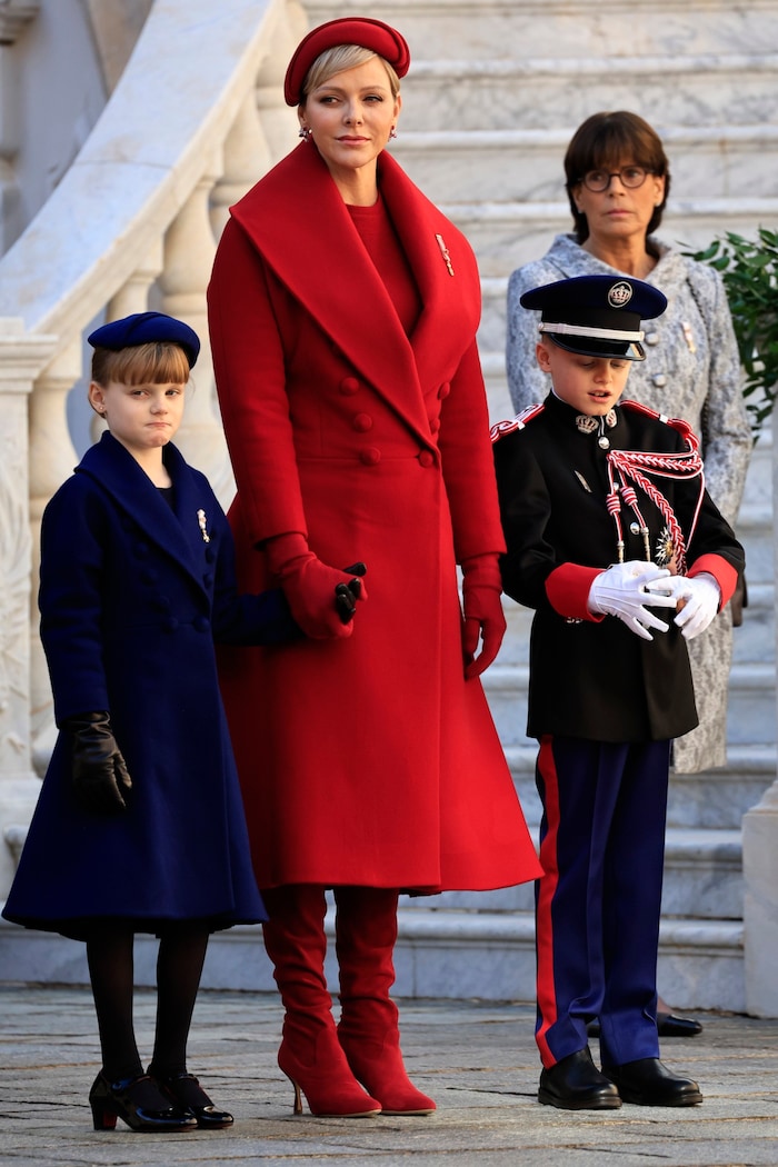 Fürstin Charlene und Prinzessin Gabriella trugen am Nationalfeiertag Partnerlook.