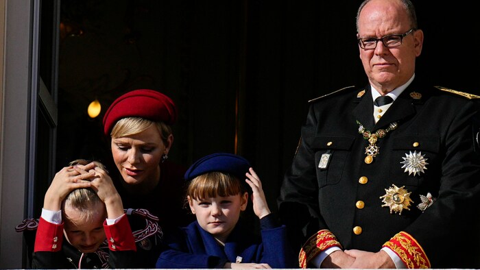 Prinz Jacques sorgte bei seinem Auftritt am Balkon für Schmunzeln.