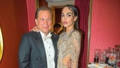 Beim Opernball posierten das Model und Influencerin Ivana Ho und der Pharma-Unternehmer Helmut Essl Arm in Arm für die Kameras. (Bild: Andreas Tischler / Vienna Press)